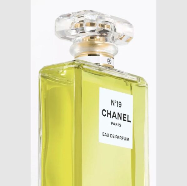 Chanel 19 Poudre by Eau De Parfum 3.4 oz - Image 2